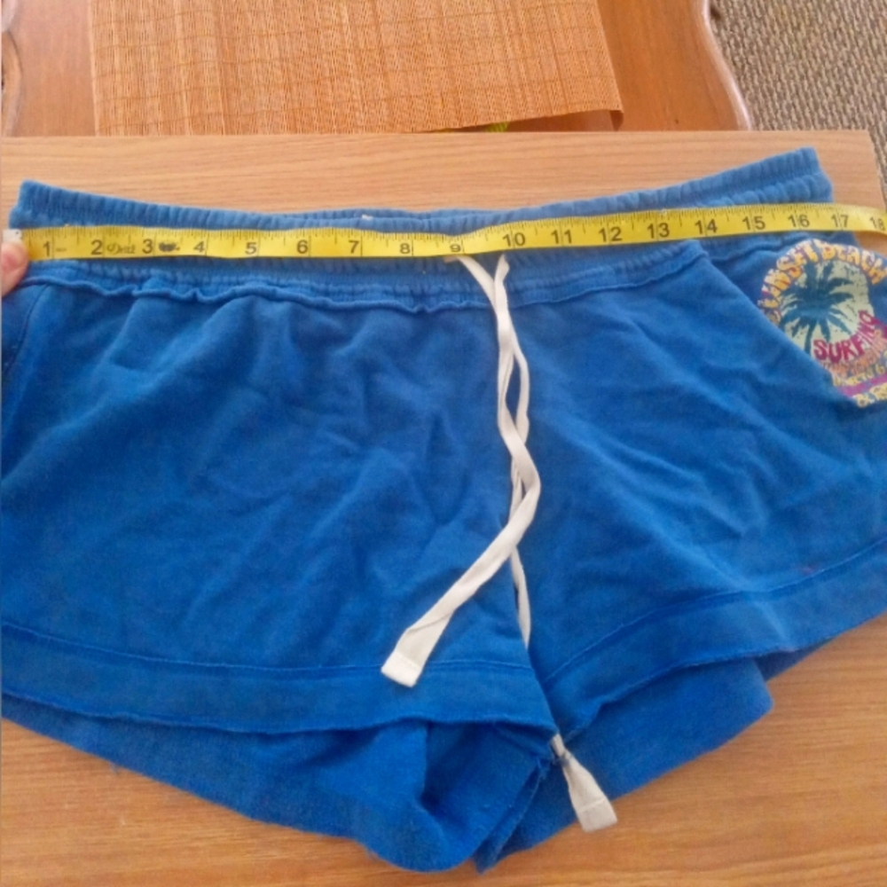 Y2k Derek Heart terry cloth bum shorts - Picture 3 of 3